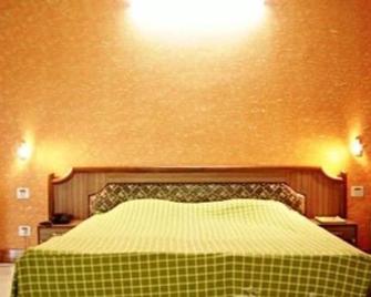 Hotel Amber - 勒克瑙 - 臥室