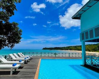 One Beach Resort By Ehm - Koh Rong Sanloem - Piscina