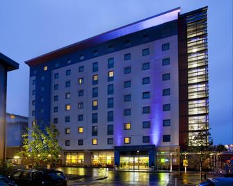 Holiday Inn Express Slough - Slough - Building