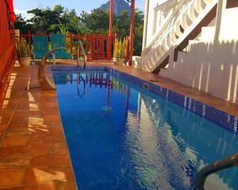 Comfort Suites - Special - Choiseul - Piscina