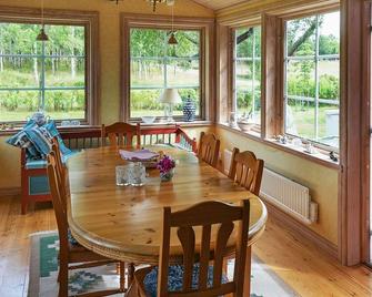 6 Person Holiday Home in Blomstermåla - Blomstermåla - Comedor