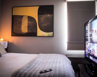 Cozy Outdoor Bath Hideaway 5min From Cbd - כרייסטצ'רץ' - חדר שינה