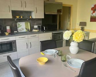 Appartement moderne à La Ferrière-aux-Étangs de 55 m² avec jacuzzi - Flers - Cuisine