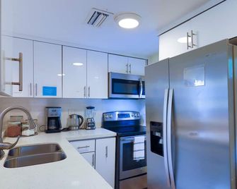 Miami Vacations 3 bedrooms with parking - Miami - Kitchen