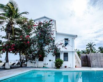 Welcome To Flying Cloud Beach Hotel - Xcalak - Piscina