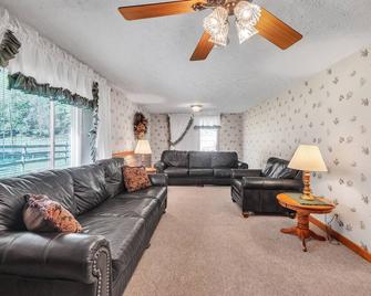 Panoramic Paradise - Best View of Seneca Rocks cottage - Seneca Rocks - Living room