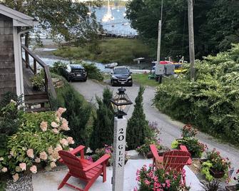 Oceanside Cottage On A Beautiful Private Beach - Enjoy Your Maine Vacation! - Falmouth - Patio