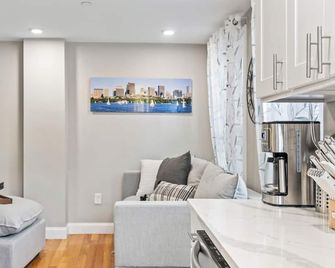 Lux 2nd floor 3brm/1bath - Βοστώνη - Σαλόνι