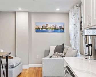 Lux 2nd floor 3brm/1bath - בוסטון - סלון