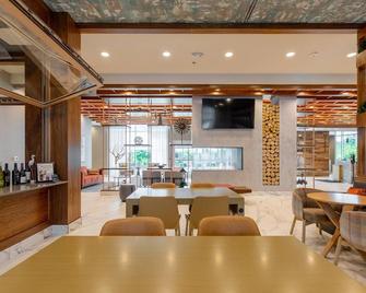 Delta Hotels by Marriott Raleigh-Durham at Research Triangle Park - Durham - Restaurant