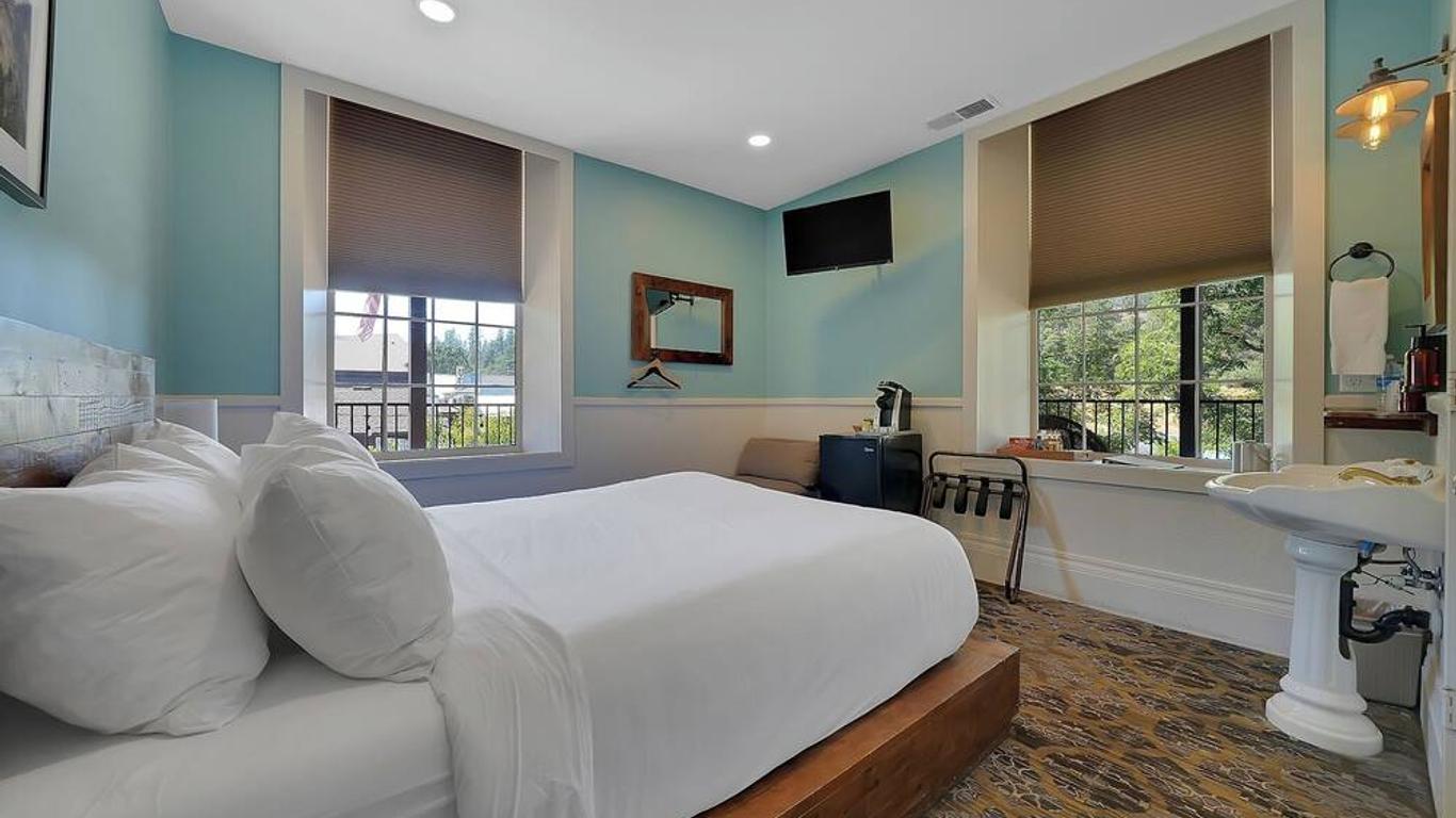 The Groveland Hotel