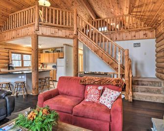 Secluded Gaylord Cabin w/ Deck, Fire Pit & Grill! - Gaylord - Living room