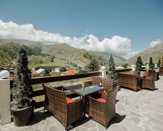 Alpine Lounge Boutique Hotel - Stepantsminda - Balcony