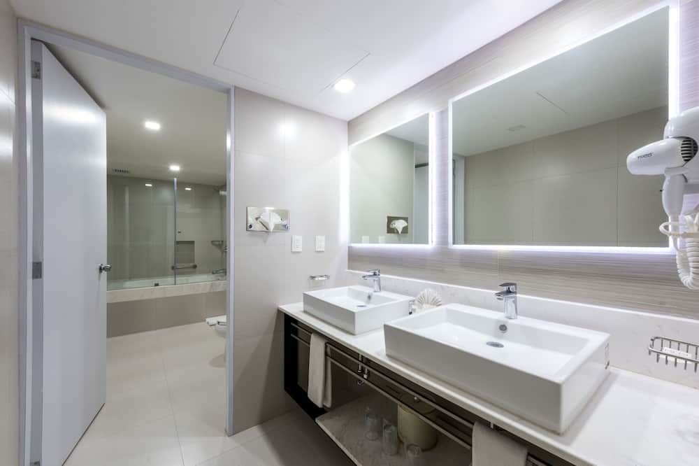 Bathroom view of Hotel Casa Blanca