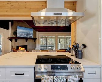 Modern Luxury Lakehouse w/ Private Dock on Lanier! - Buford - Keuken