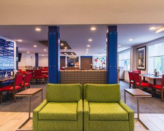 Holiday Inn Express & Suites Lincoln East - White Mountains By IHG - לינקולן - מסעדה