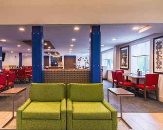 Holiday Inn Express & Suites Lincoln East - White Mountains By IHG - לינקולן - מסעדה