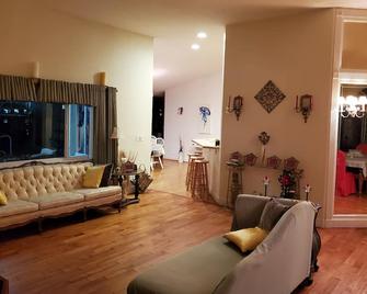 West Palm Beach Apartments for Rent - Loxahatchee - Living room