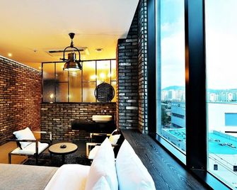 Cheonan La Tree Hotel - Cheonan