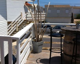 Gruissan Plage Des Chalets Mythical Beach From The Film 37°2 In The Morning 4 People - Gruissan - Balkon