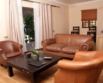 The Country Guesthouse - Somerset West - Living room