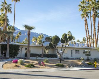 Mid Century 3 bedroom Condo in South Palm Springs - Palm Springs - Building
