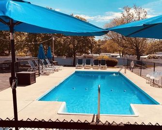 Wells Moody Motel - Wells - Piscina