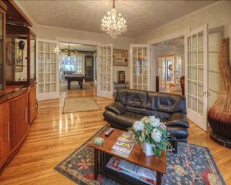 Bluefield Inn, a Select Registry Propery - Bluefield - Wohnzimmer