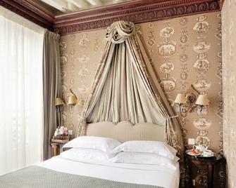 Hotel Des Grands Hommes - Paris - Bedroom