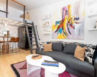 Vibrant Central Telluride Studio with Hot Tub and AC - Telluride - Living room