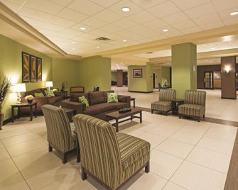 DoubleTree by Hilton Salisbury - Salisbury - Lobby