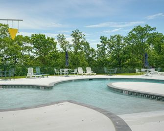 Spacious Modern Home about 1 Mi to Camelback Mountain! - Tannersville - Kolam