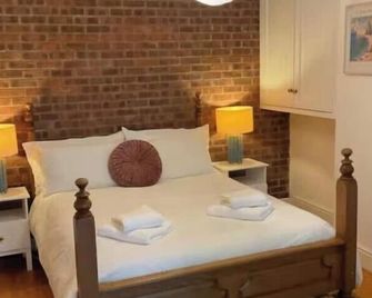 Rock Studio - Free Parking & Wifi Near City Centre - Leeds - Sypialnia