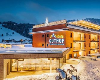 Ferienwohnungen Guthof - Schattwald - Gebäude