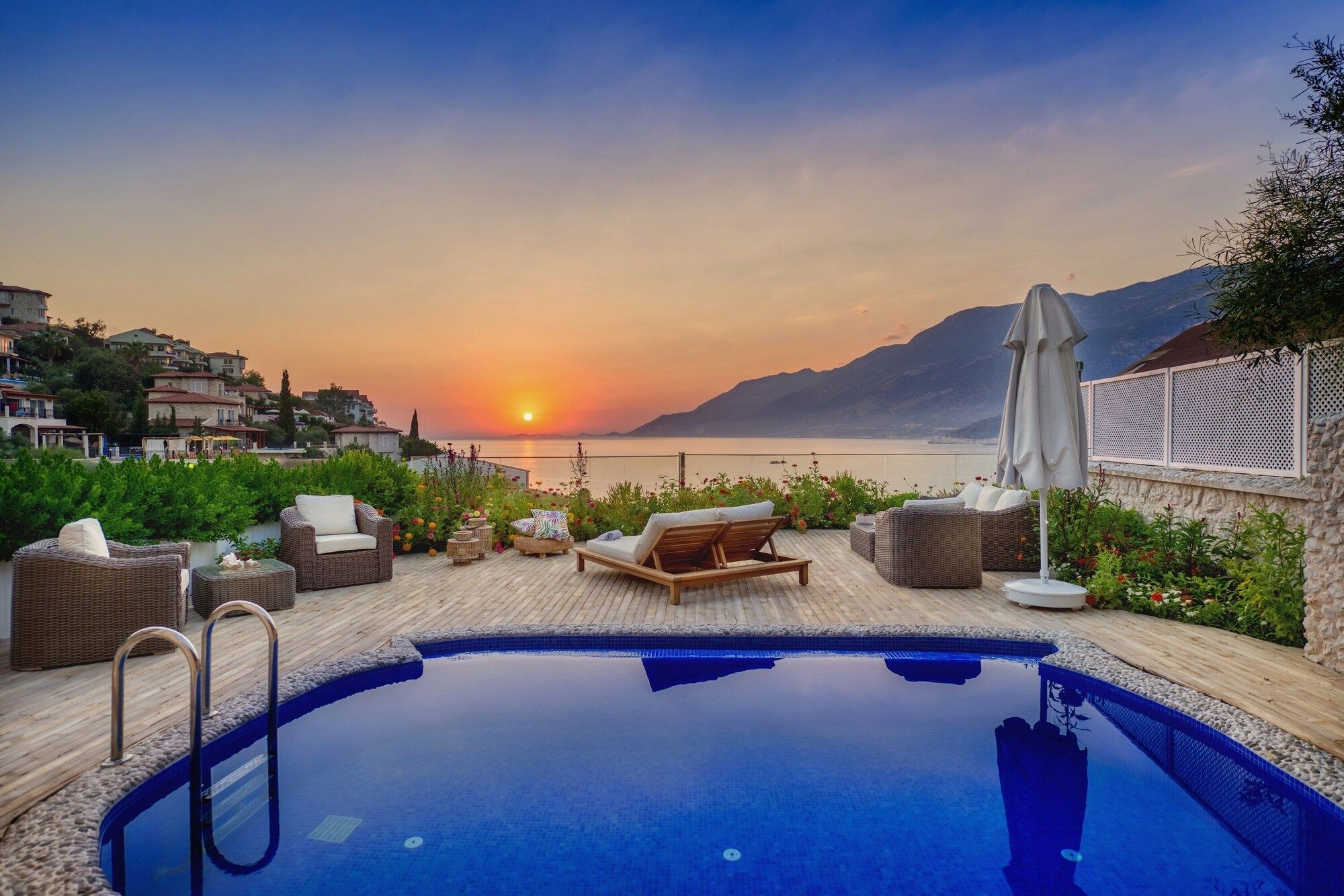 Peninsula Gardens Hotel - קאס - בריכה