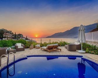 Peninsula Gardens Hotel - קאס - בריכה