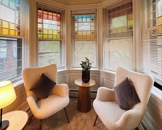 The Underwood-Hale House - Providence - Living room