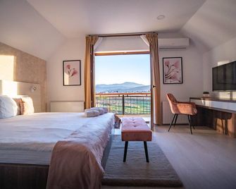 Roots Villa Sequoia - Braşov - Habitación