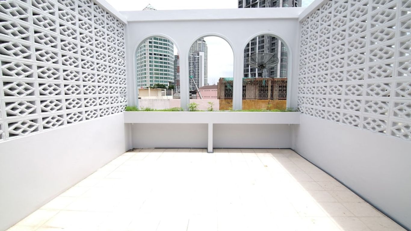 與我同睡曼谷 - 帕卡儂站飯店