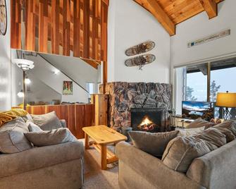 Mile High Mountain - Carson Valley Views - Stateline - Living room