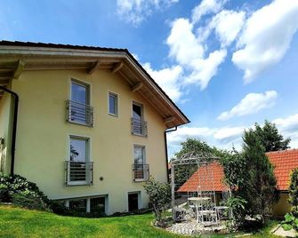 Ferienwohnung Grainbichl - Ferienwohnung - Murnau - Building