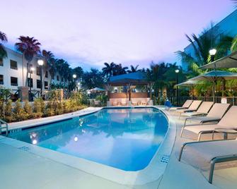Courtyard by Marriott Palm Beach Jupiter - Jupiter - Zwembad