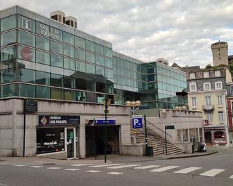 Hotel du Commerce et de Navarre - لورد - مبنى