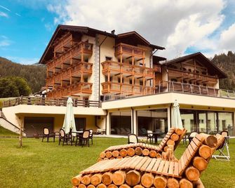 Wellness Hotel Dolomia - ויגו די פאסה - בניין