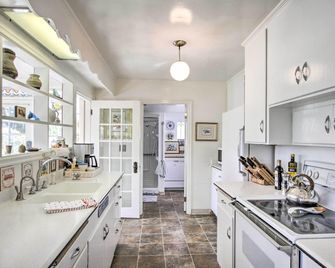 Waterfront Puget Sound Retreat Steps to Beach! - University Place