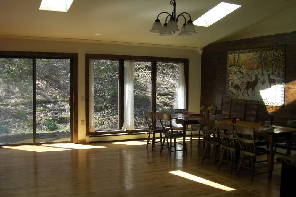 Beautiful Getaway - Reynolds Farm Lodge