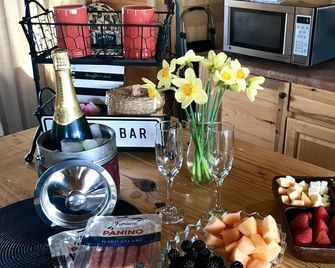 City on a Hill at Spring Creek - Fredericksburg - Buffet