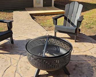 Lucky Charm Bungalow - Kings Mountain - Patio