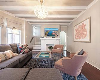 Speakeasy, Hot tub, 1920s Family Beach Home - Atlantic City - Sala de estar