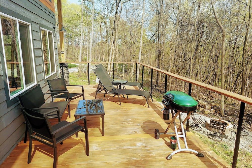 Walk to State Park trails! Nature bathing + hot tub under the stars + firepit - Chillicothe - Balkon